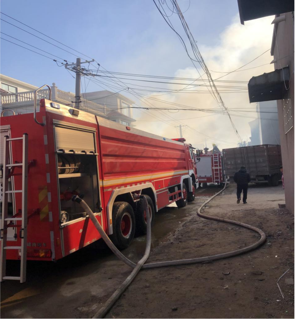 Jinpeng Chemical Fire Brigade supported the fire fighting in the park to successfully complete the rescue task